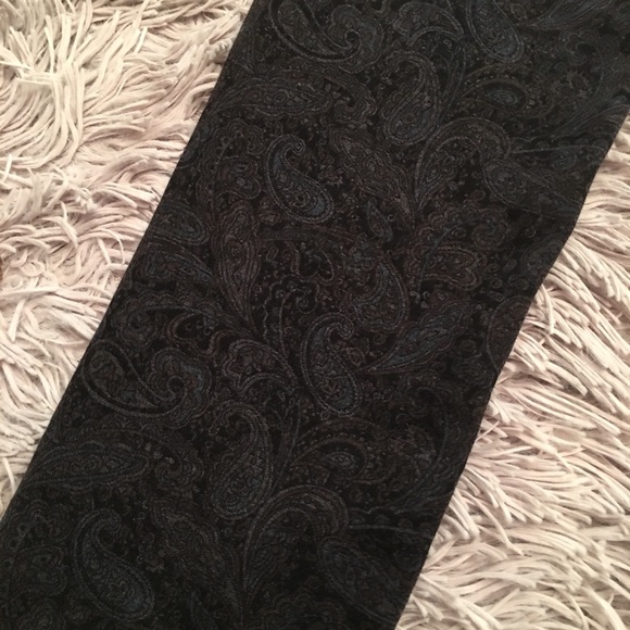 Premise Studio BLACK Paisley Skinny Pants / Thick Leggings size Large - Picture 3 of 3